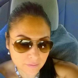 Meet your Posher, Yolanda